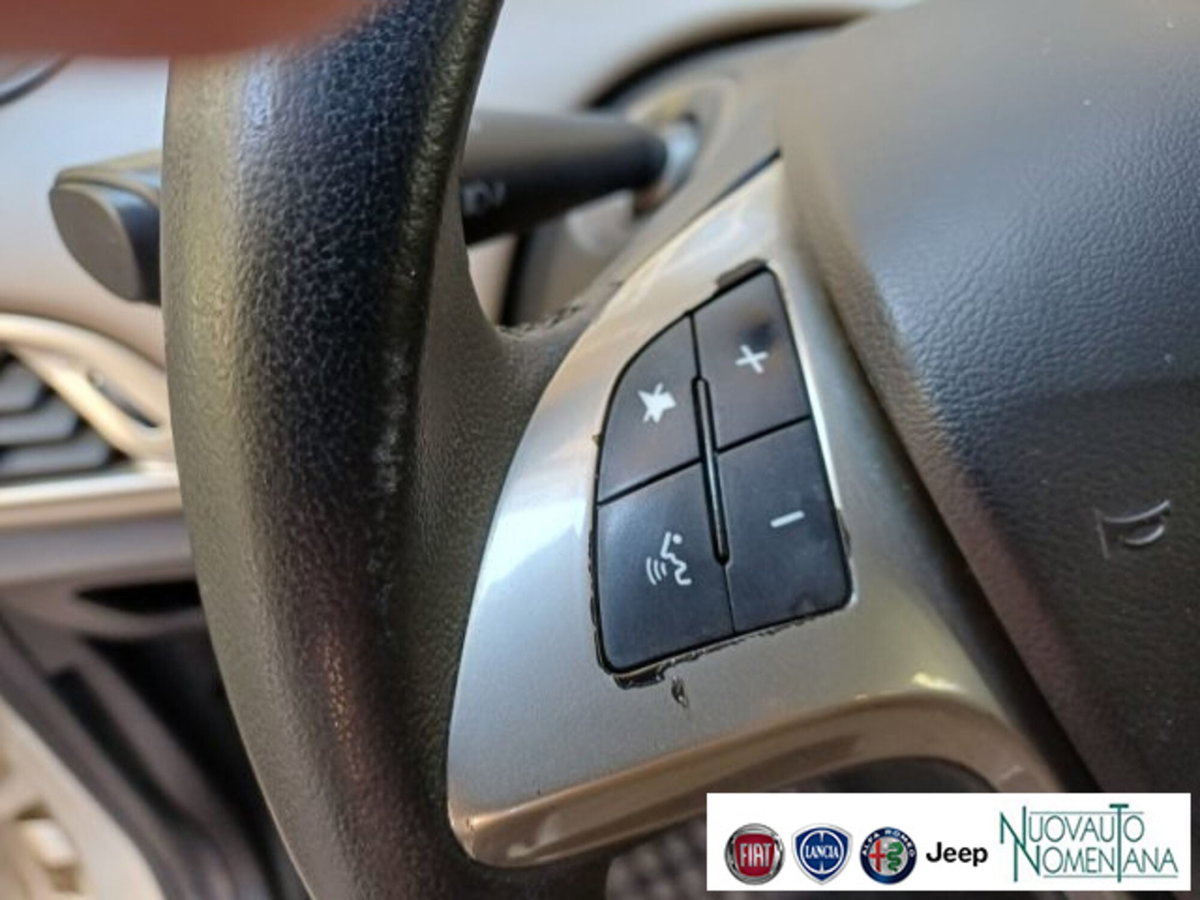 Lancia Ypsilon 1.2 69 CV 5 porte GPL Ecochic Gold (15)