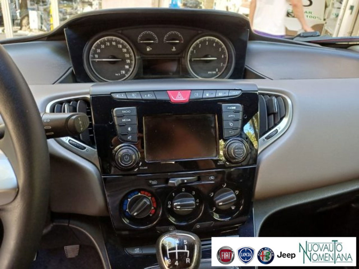 Lancia Ypsilon 1.2 69 CV 5 porte GPL Ecochic Gold (19)