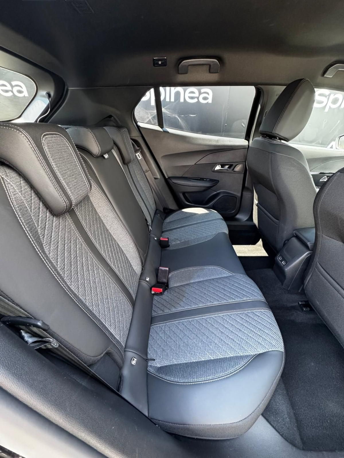 Peugeot 2008 1.2 hybrid Allure 145cv e-dcs6 (12)