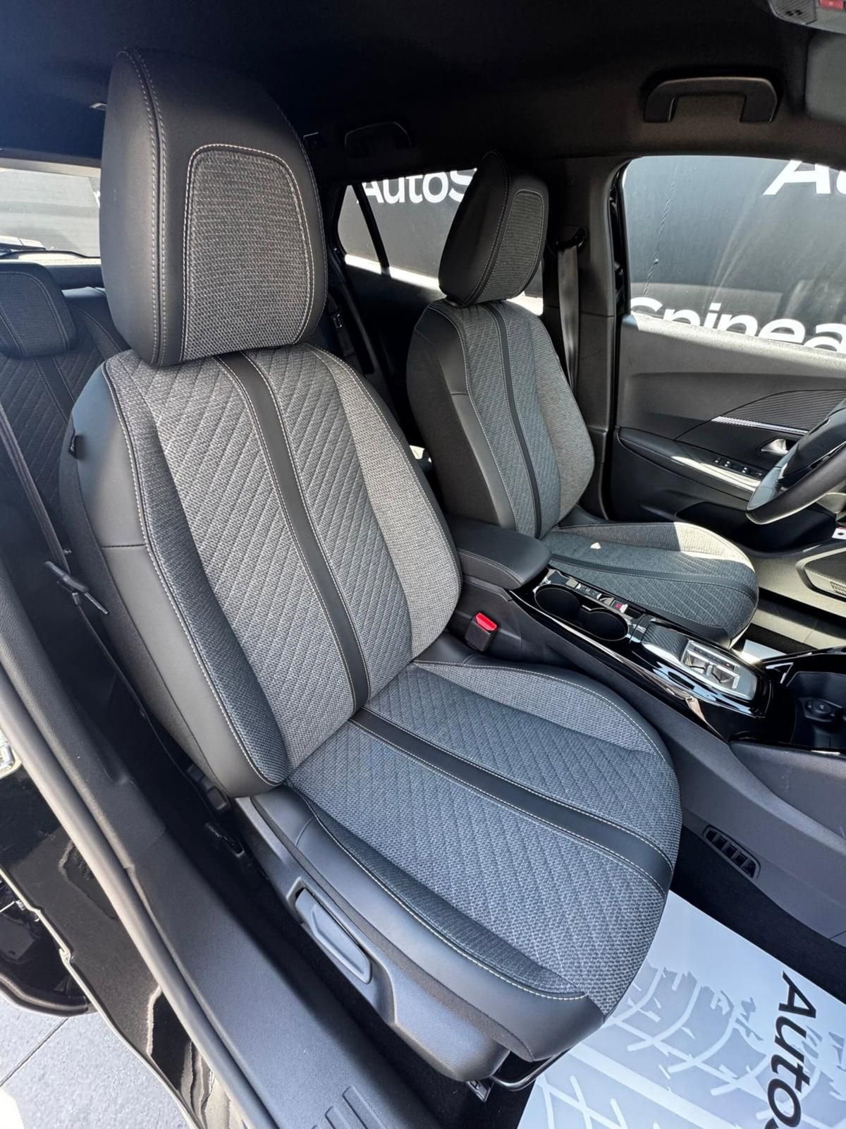 Peugeot 2008 1.2 hybrid Allure 145cv e-dcs6 (9)