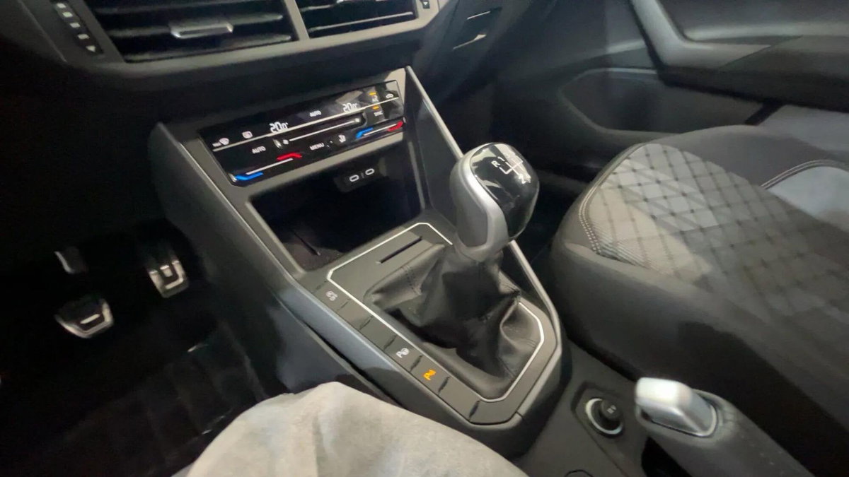 Volkswagen Polo 1.0 tsi R-Line 95cv (12)
