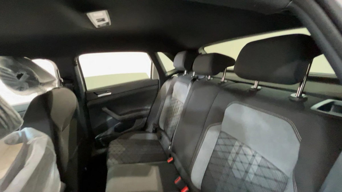 Volkswagen Polo 1.0 tsi R-Line 95cv (13)