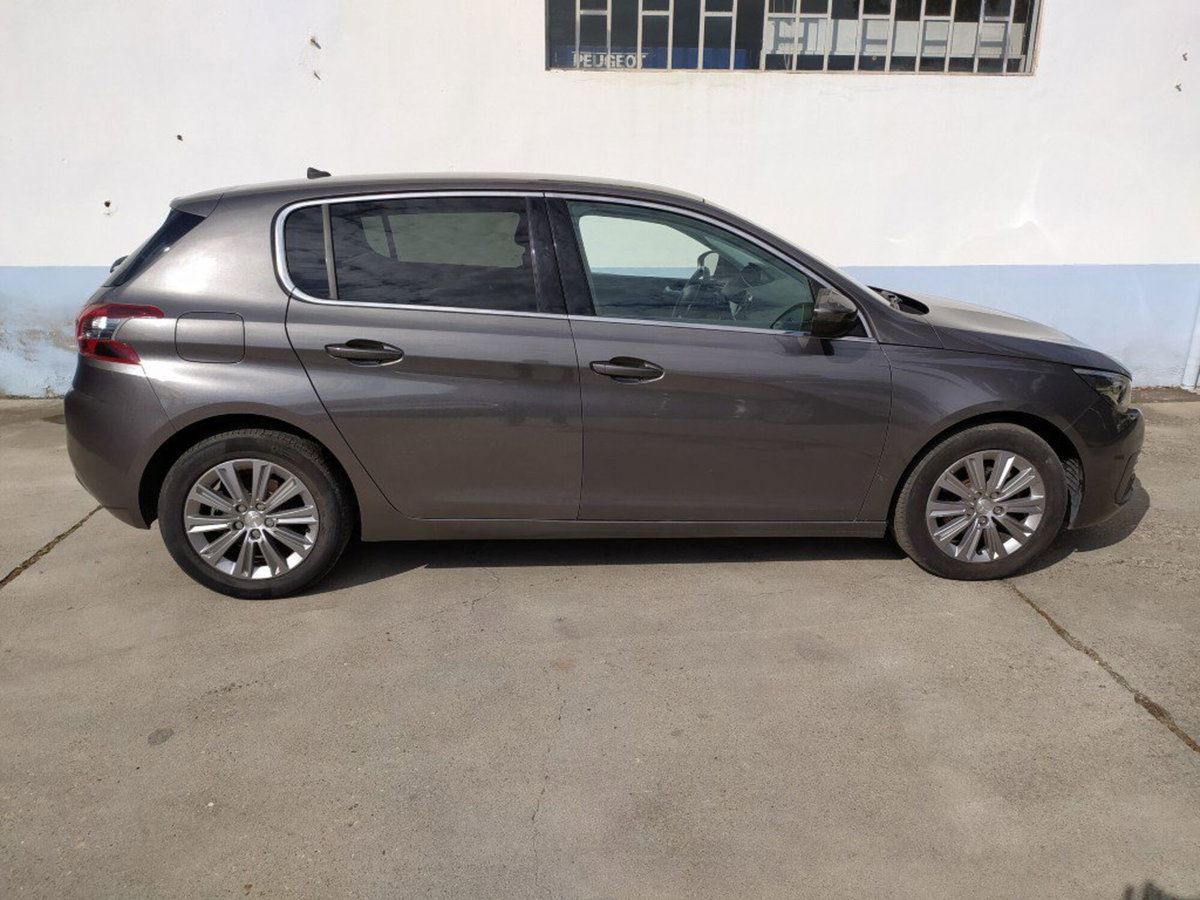Peugeot 308 PureTech Turbo 130 S&S Allure Pack (3)