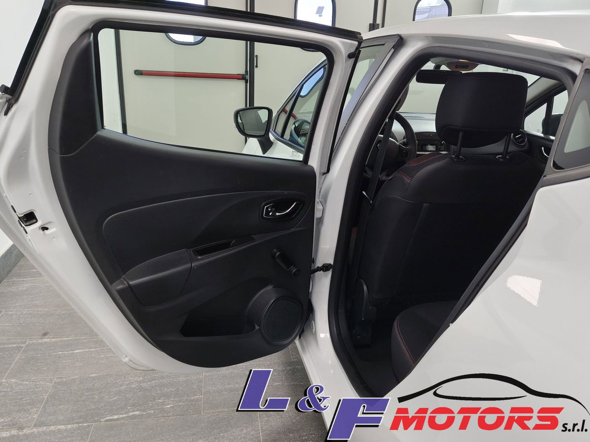 Renault Clio 1.2 75CV 5 porte Live (13)