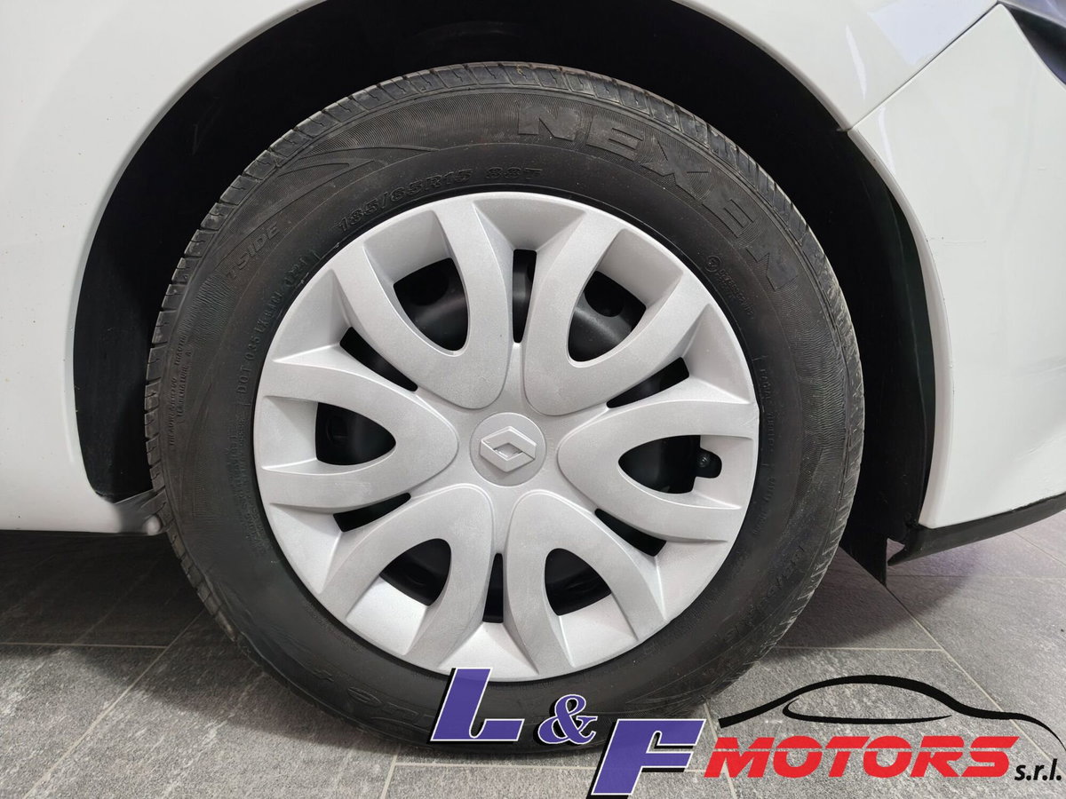 Renault Clio 1.2 75CV 5 porte Live (14)