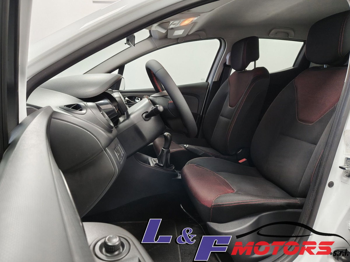 Renault Clio 1.2 75CV 5 porte Live (17)
