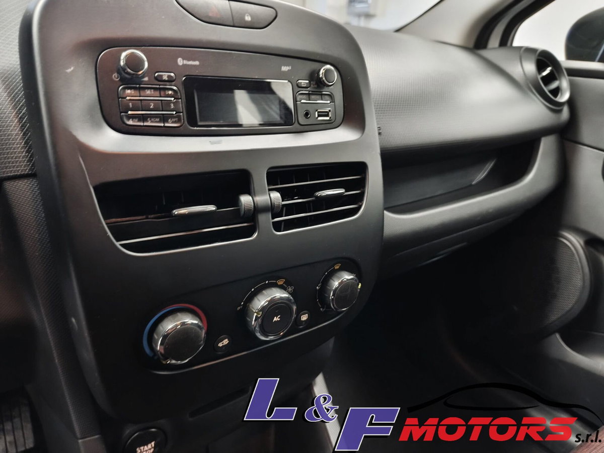 Renault Clio 1.2 75CV 5 porte Live (20)