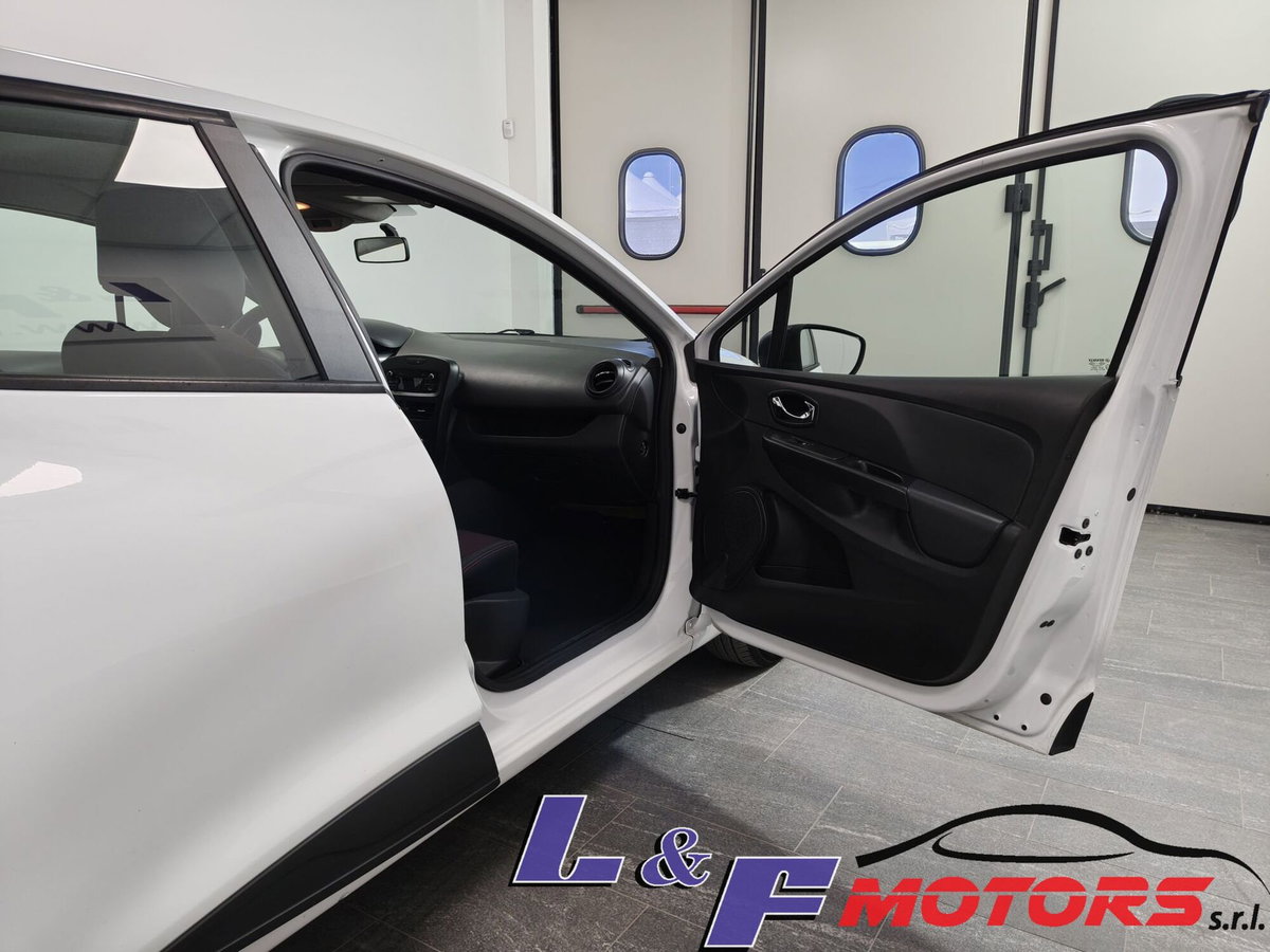 Renault Clio 1.2 75CV 5 porte Live (4)