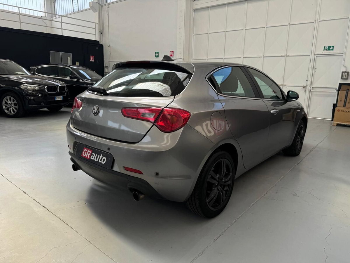 Alfa Romeo Giulietta 2.0 JTDm-2 Exclusive 170cv (8)