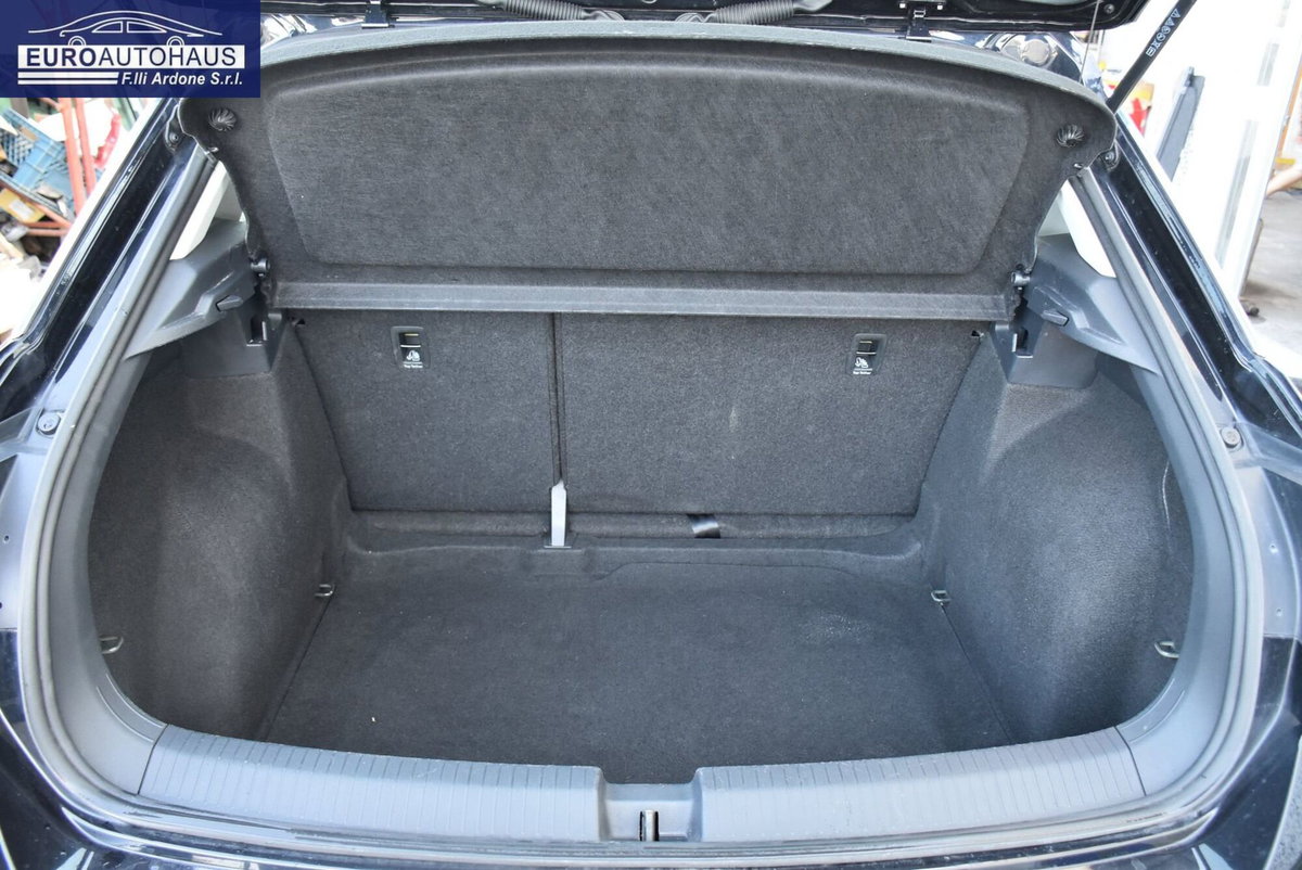 Volkswagen T-Roc 1.0 TSI Life (14)