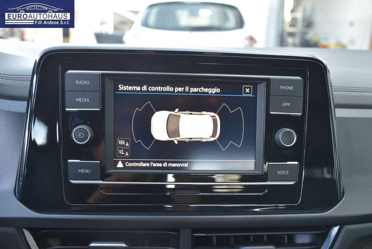 Volkswagen T-Roc 1.0 TSI Life (9)