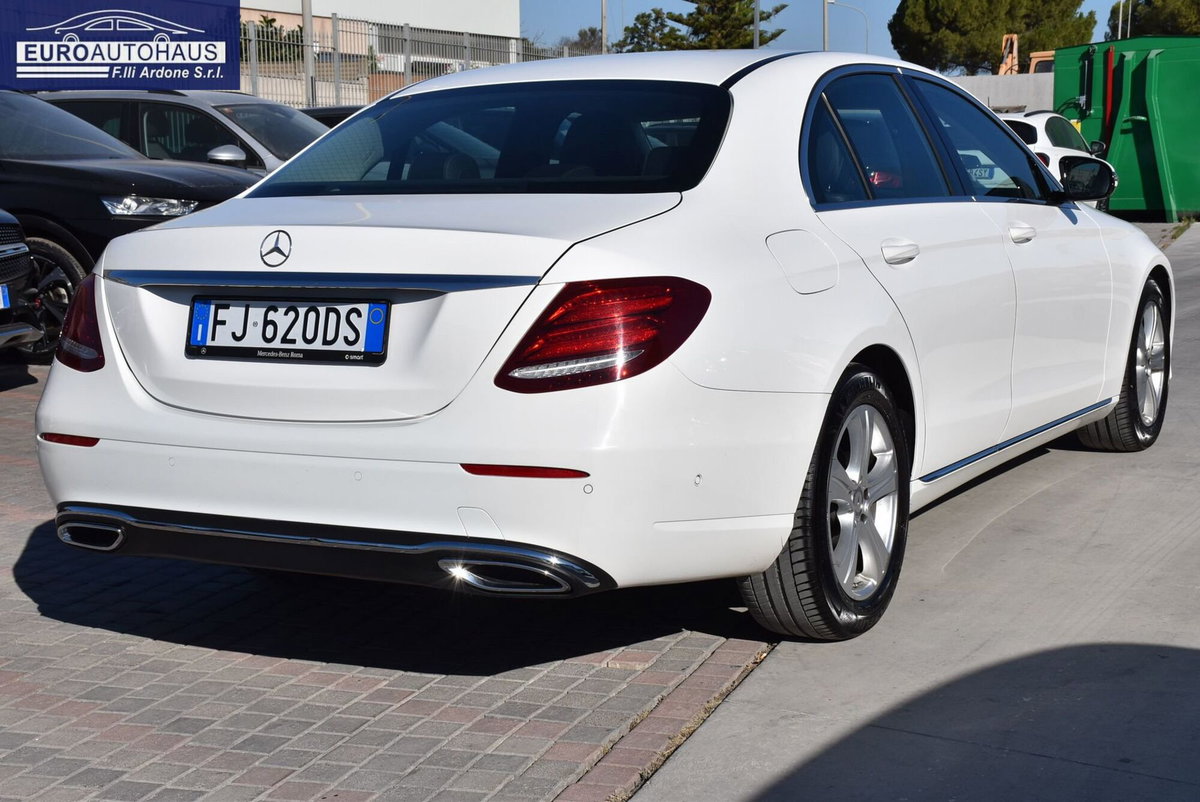 Mercedes-Benz Classe E 200 d Auto Premium Plus (4)