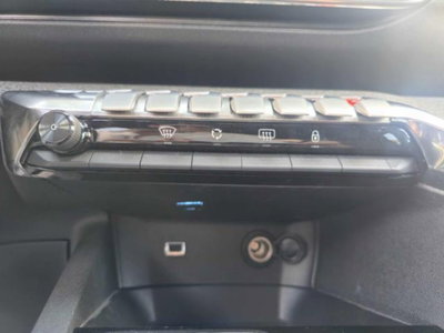 Peugeot 3008 Hybrid4 300 e-EAT8 GT (11)