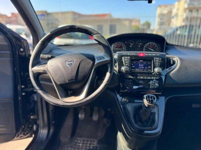 Lancia Ypsilon 1.2 69 CV 5 porte GPL Ecochic Alberta Ferretti (9)