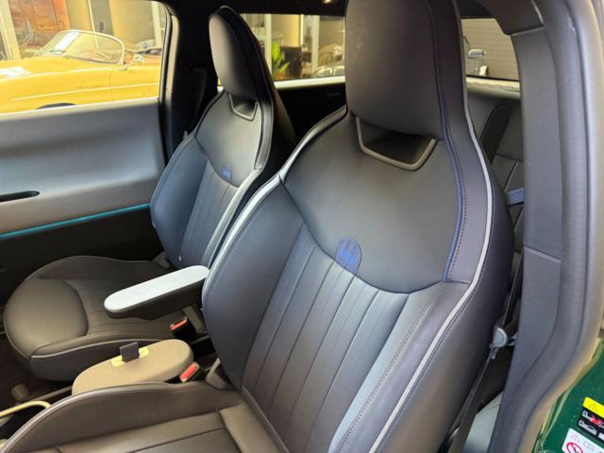 MINI Mini Cooper SE Resolute (11)