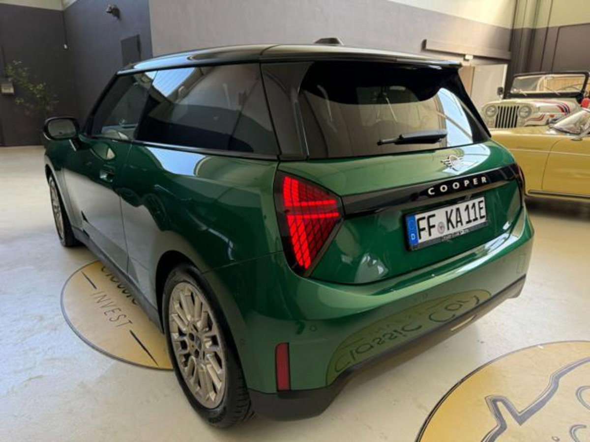 MINI Mini Cooper SE Resolute (17)