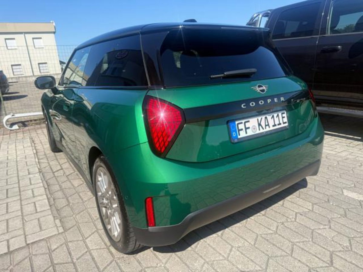 MINI Mini Cooper SE Resolute (19)