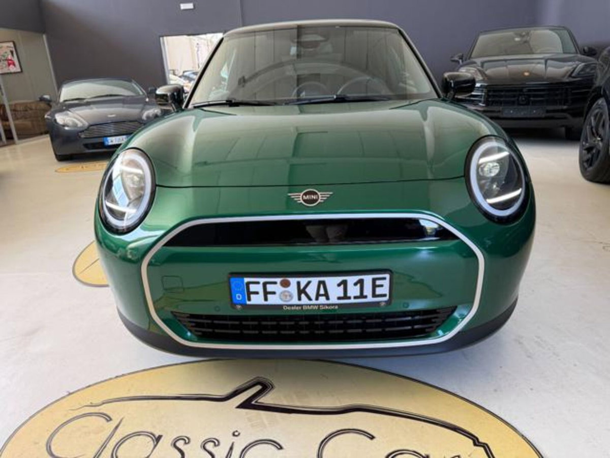 MINI Mini Cooper SE Resolute (2)