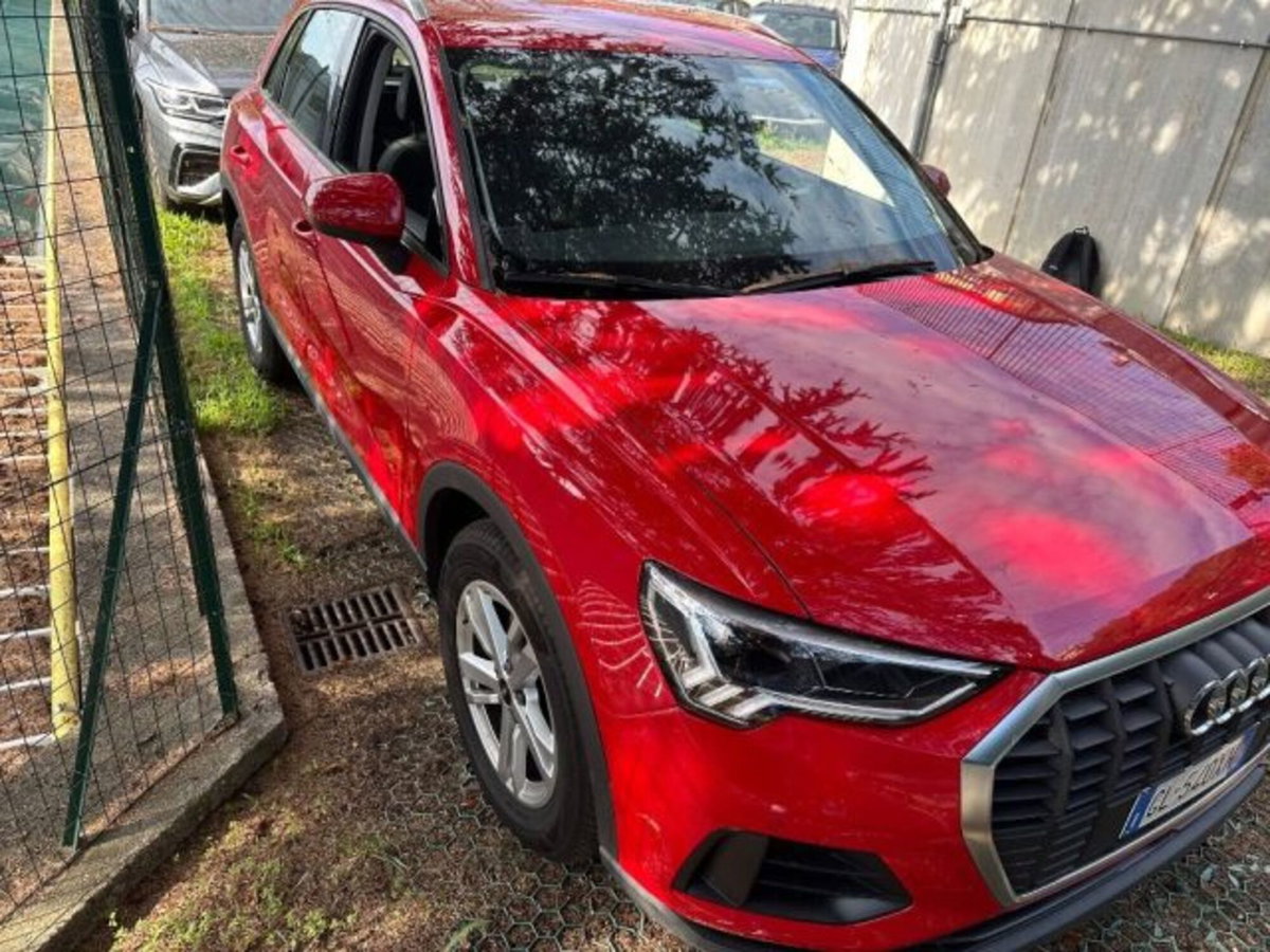 Audi Q3 35 TDI quattro S tronic Business (12)