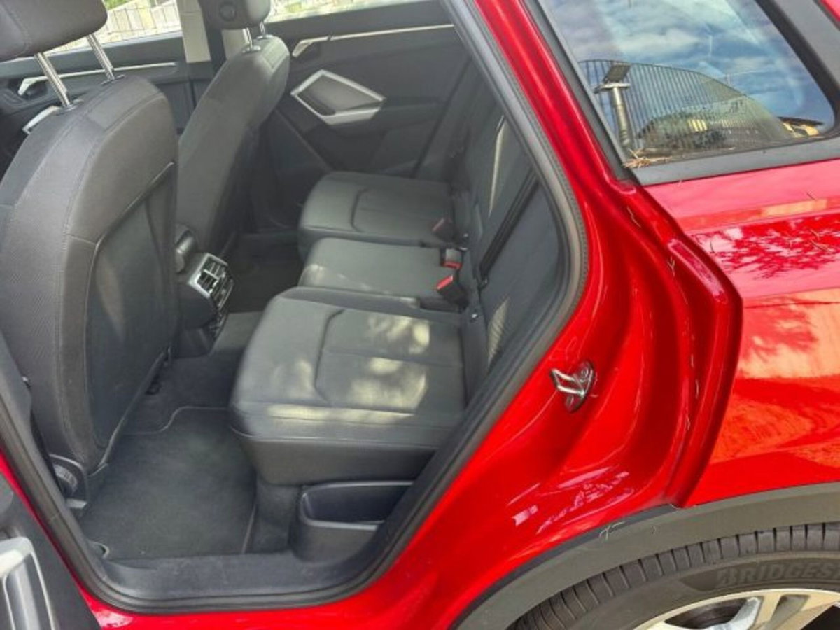 Audi Q3 35 TDI quattro S tronic Business (5)