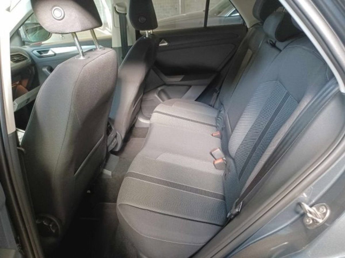 Volkswagen T-Roc 1.0 tsi Style 115cv (8)