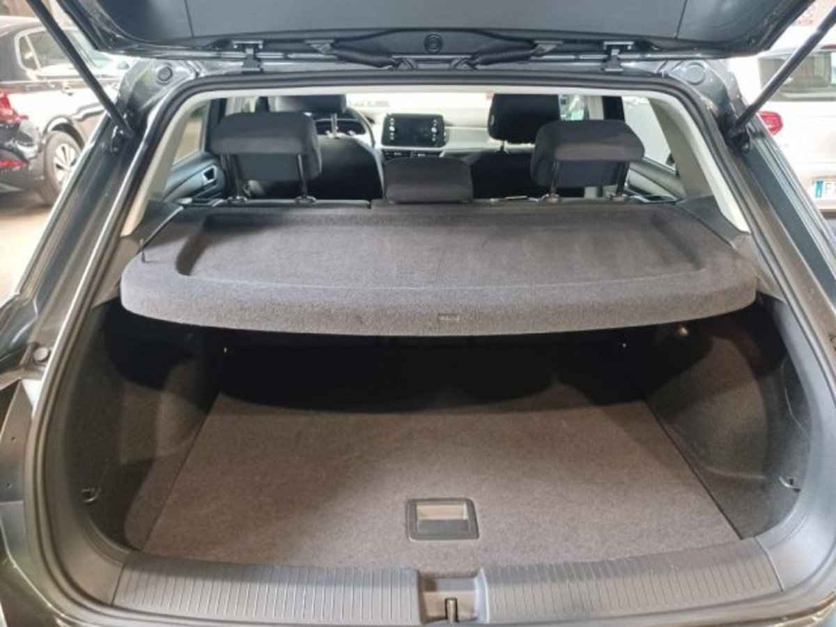 Volkswagen T-Roc 1.0 tsi Style 115cv (9)