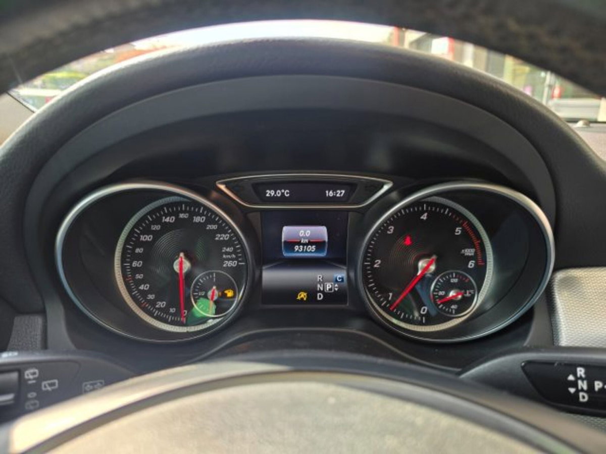 Mercedes-Benz GLA SUV 200 d Executive (5)