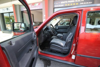 Dodge Nitro 2.8 CRD DPF SXT 4WD (7)