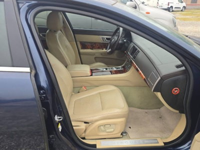 Jaguar XF 2.7D V6 Premium Luxury (12)