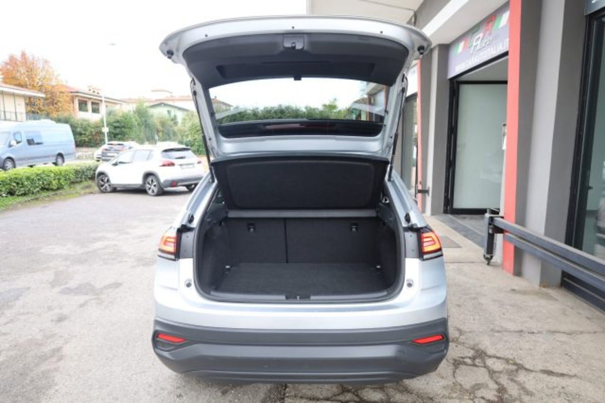 Volkswagen Taigo 1.0 TSI 110 CV DSG R-Line (10)