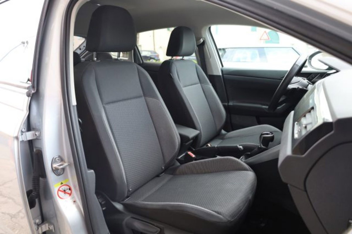 Volkswagen Taigo 1.0 TSI 110 CV DSG R-Line (12)