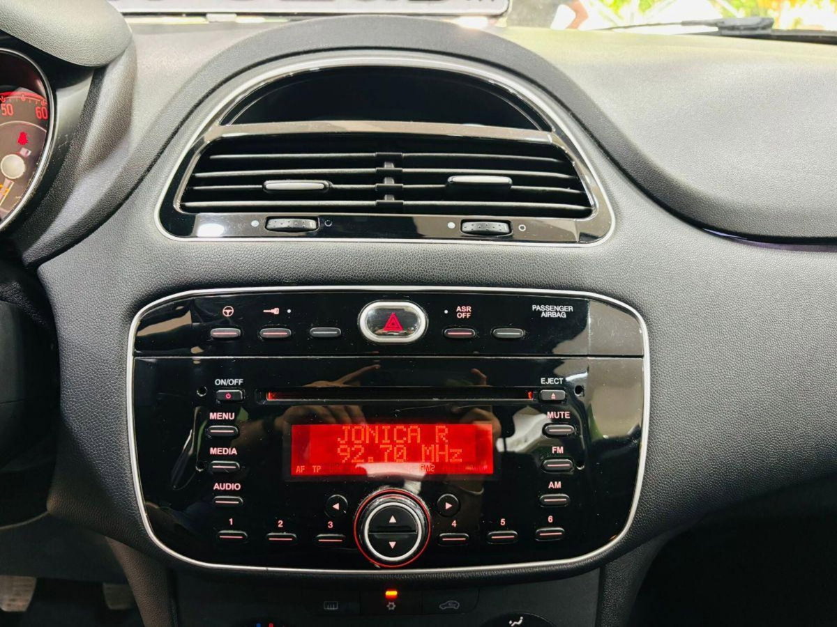 Fiat Punto 1.2 8V 5 porte Lounge (15)