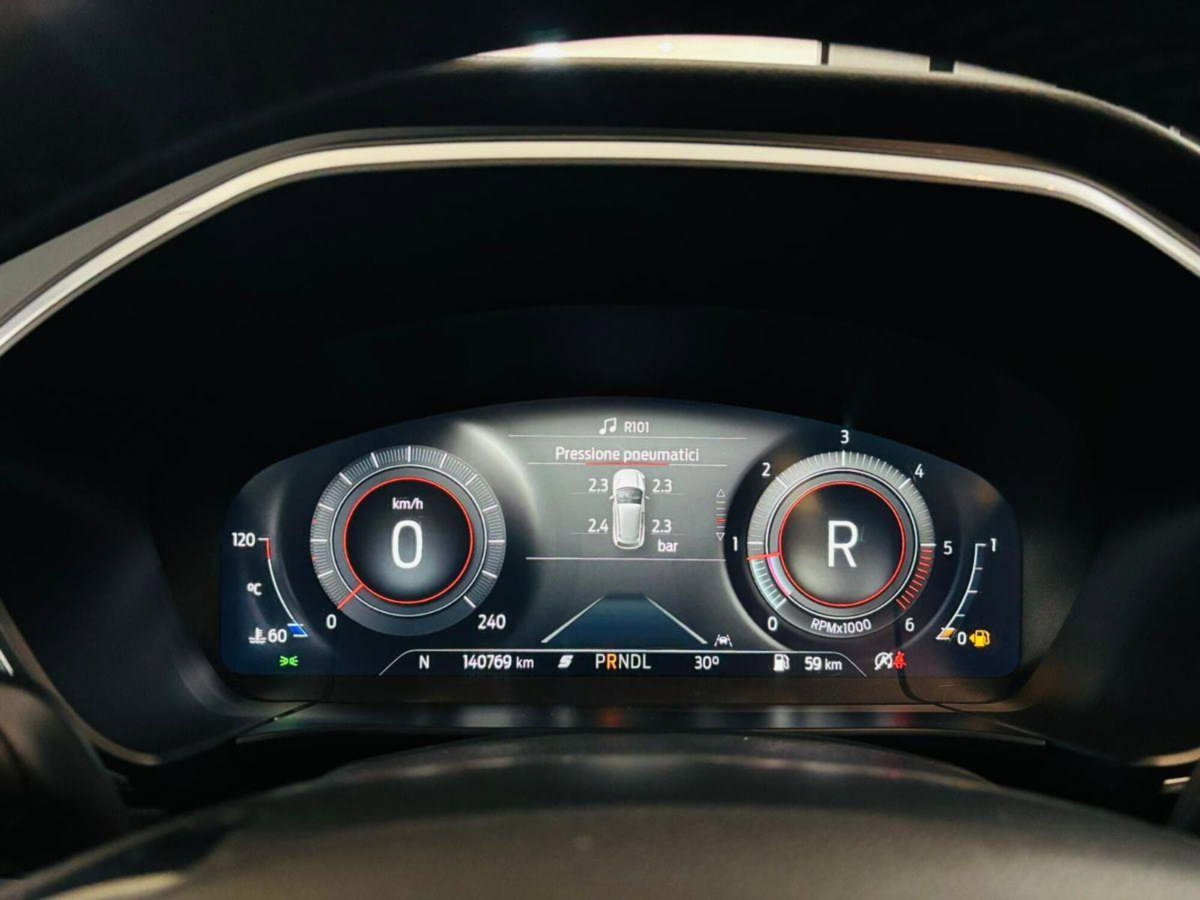 Ford Kuga 1.5 TDCI 120 CV S&S 2WD Powershift Titanium (16)