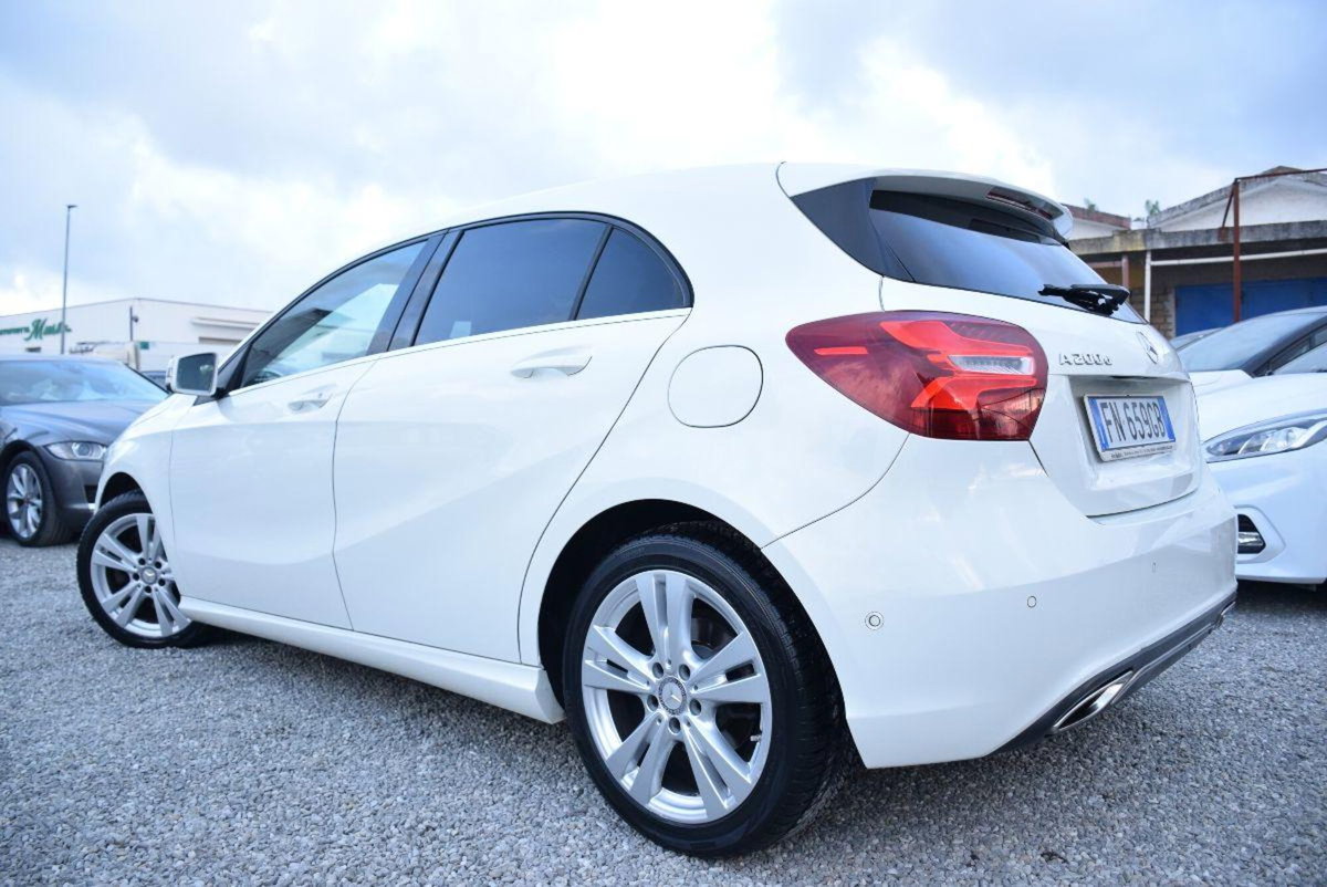 Mercedes-Benz Classe A 200 d Automatic Sport (2)