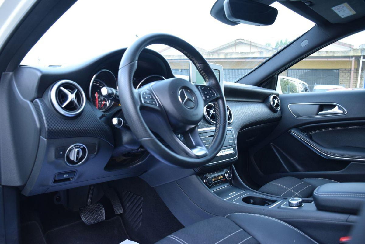 Mercedes-Benz Classe A 200 d Automatic Sport (5)