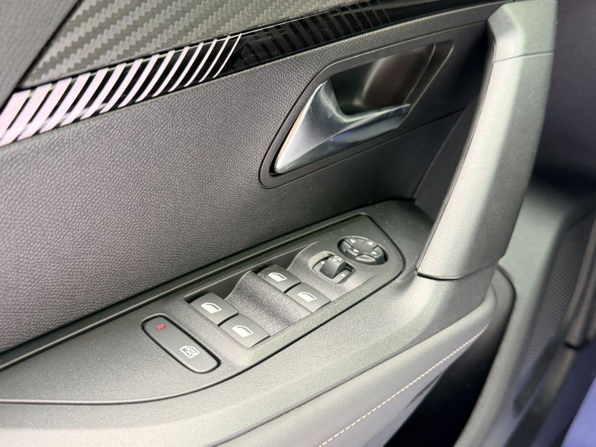 Peugeot 2008 1.2 hybrid Allure 145cv e-dcs6 (19)