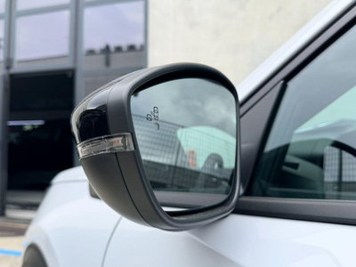 Peugeot 2008 1.2 hybrid Allure 145cv e-dcs6 (5)