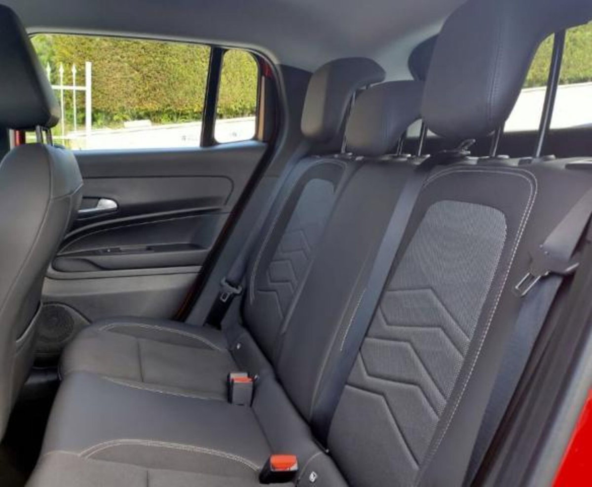 Jeep Avenger 1.2 turbo Altitude fwd 100cv (7)