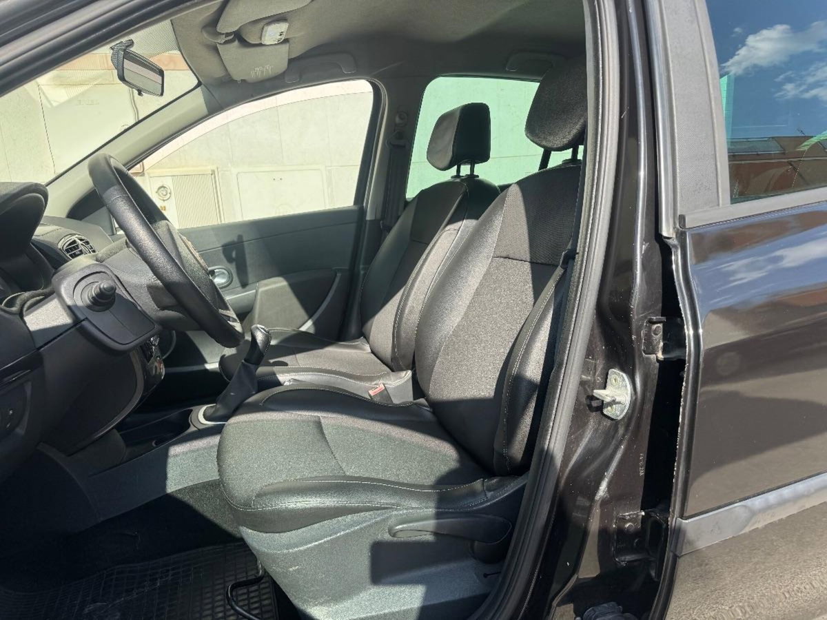 Renault Clio 1.5 dCi 85CV 5 porte Le Iene (9)