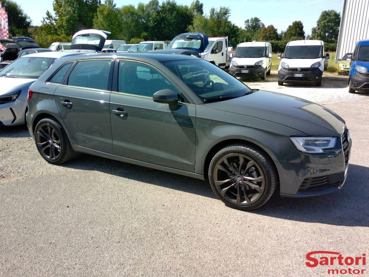 Audi A3 Sportback 1.6 TDI 116 CV S tronic Sport (2)