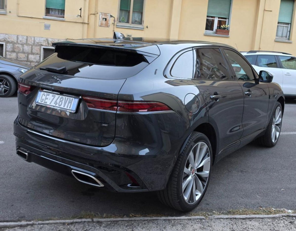 Jaguar F-Pace 3.0 D V6 300 CV AWD aut. R-Sport (16)