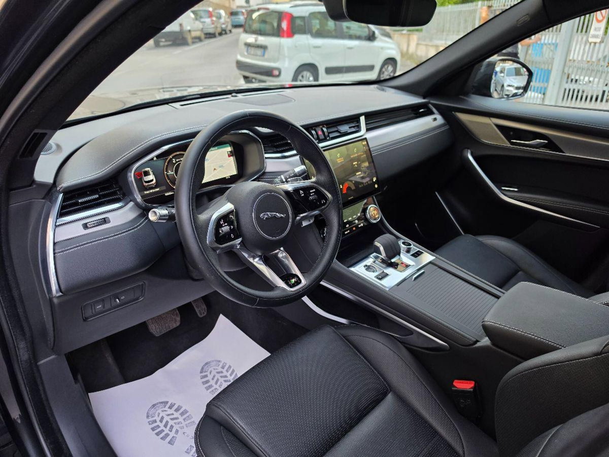 Jaguar F-Pace 3.0 D V6 300 CV AWD aut. R-Sport (18)
