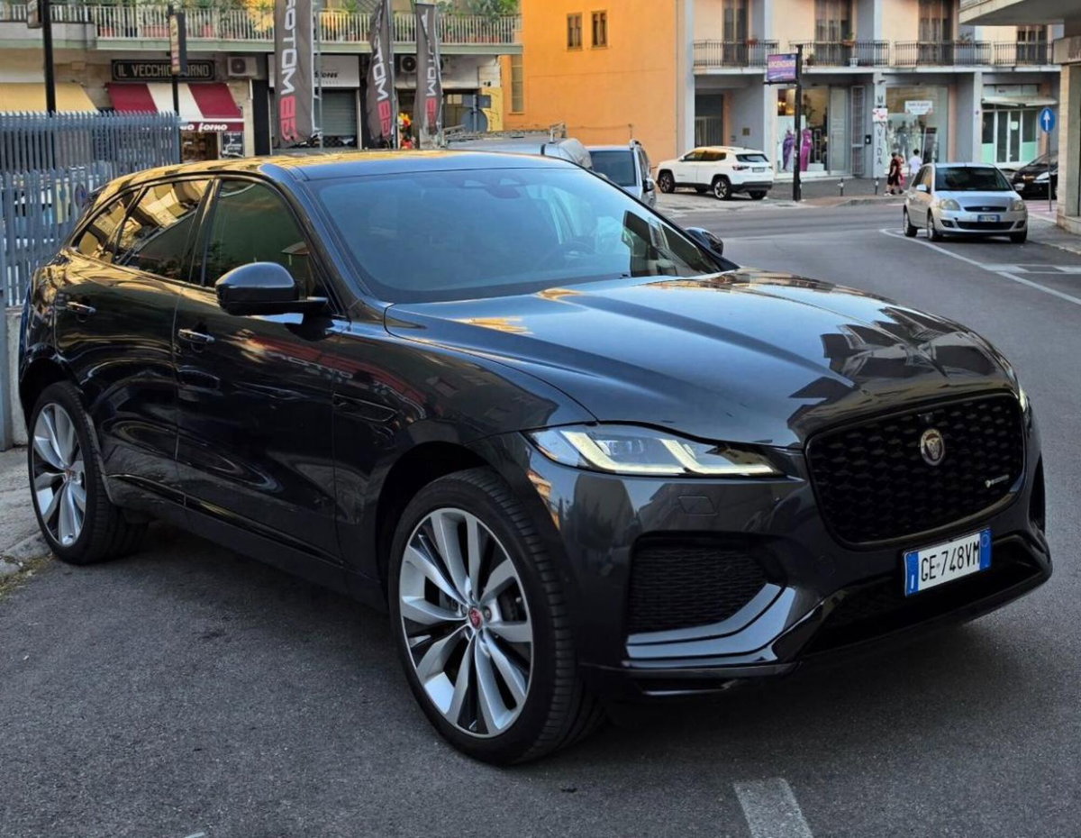 Jaguar F-Pace 3.0 D V6 300 CV AWD aut. R-Sport (2)