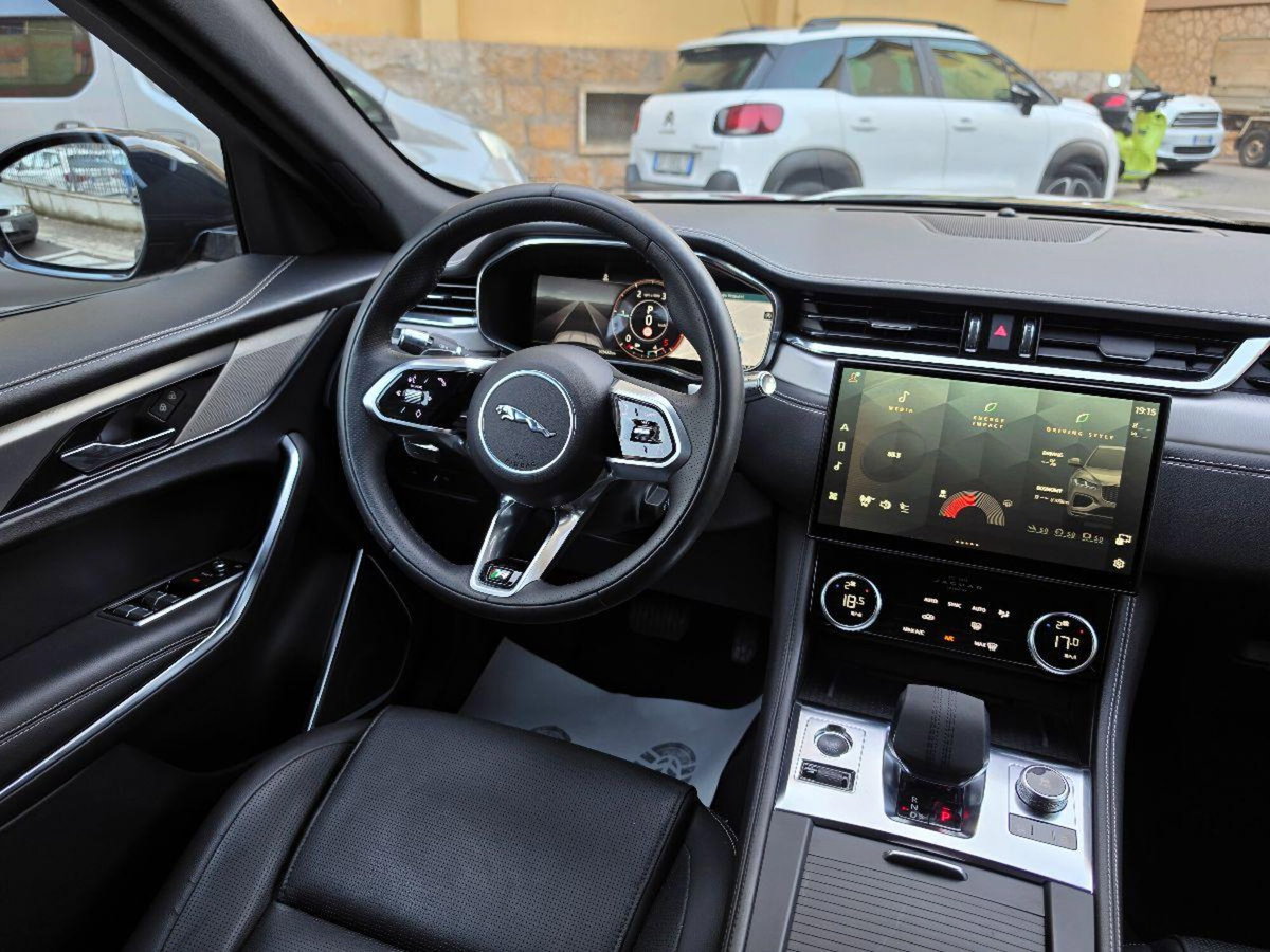 Jaguar F-Pace 3.0 D V6 300 CV AWD aut. R-Sport (20)