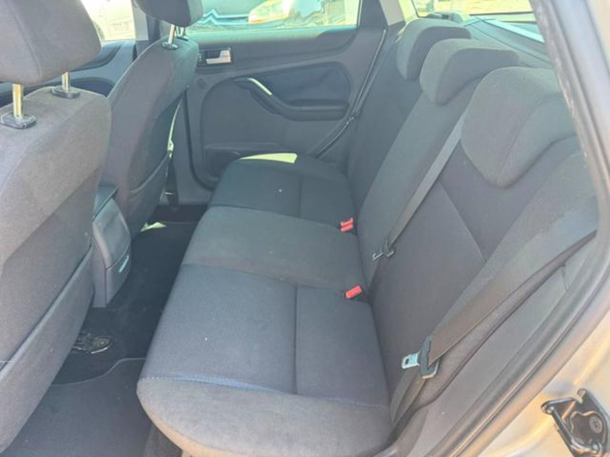 Ford Focus Station Wagon 1.6 TDCi (90CV) S.W. (13)