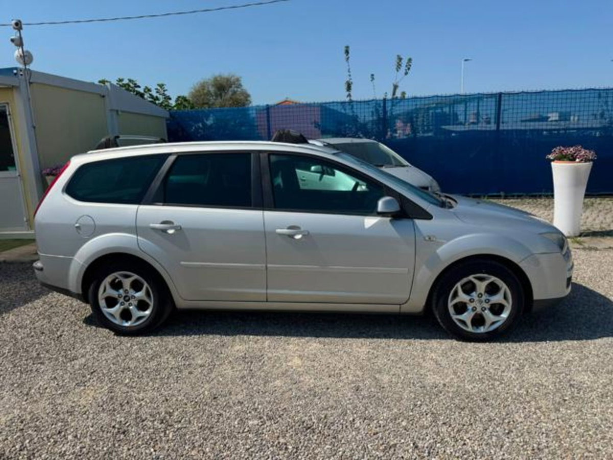 Ford Focus Station Wagon 1.6 TDCi (90CV) S.W. (4)