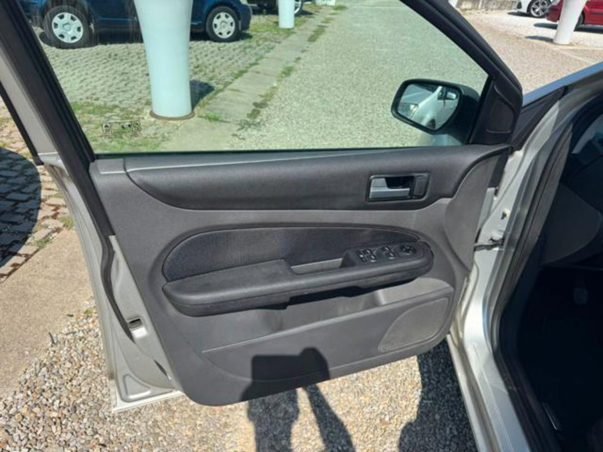 Ford Focus Station Wagon 1.6 TDCi (90CV) S.W. (8)