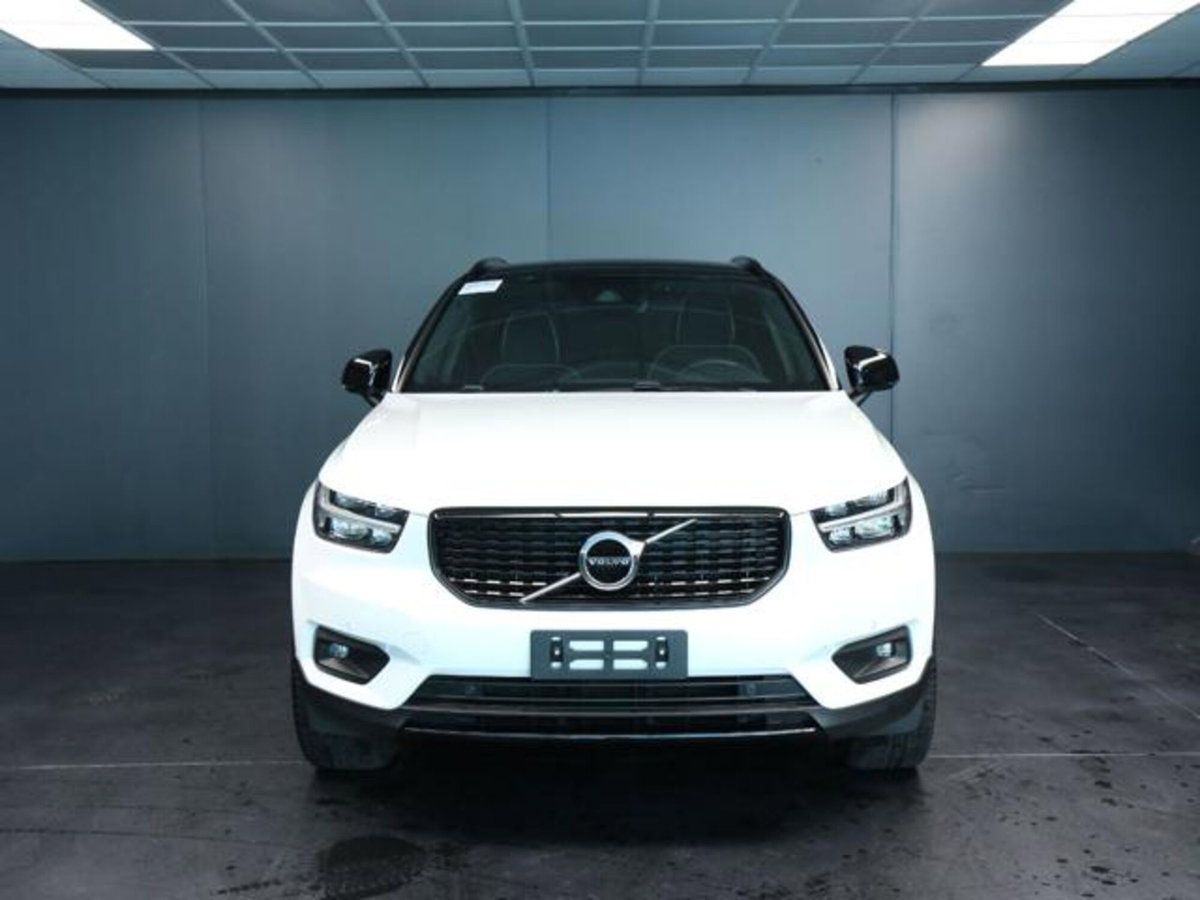 Volvo XC40 B4 AWD Geartronic R-design (2)