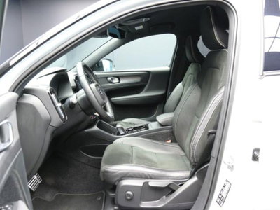 Volvo XC40 B4 AWD Geartronic R-design (9)