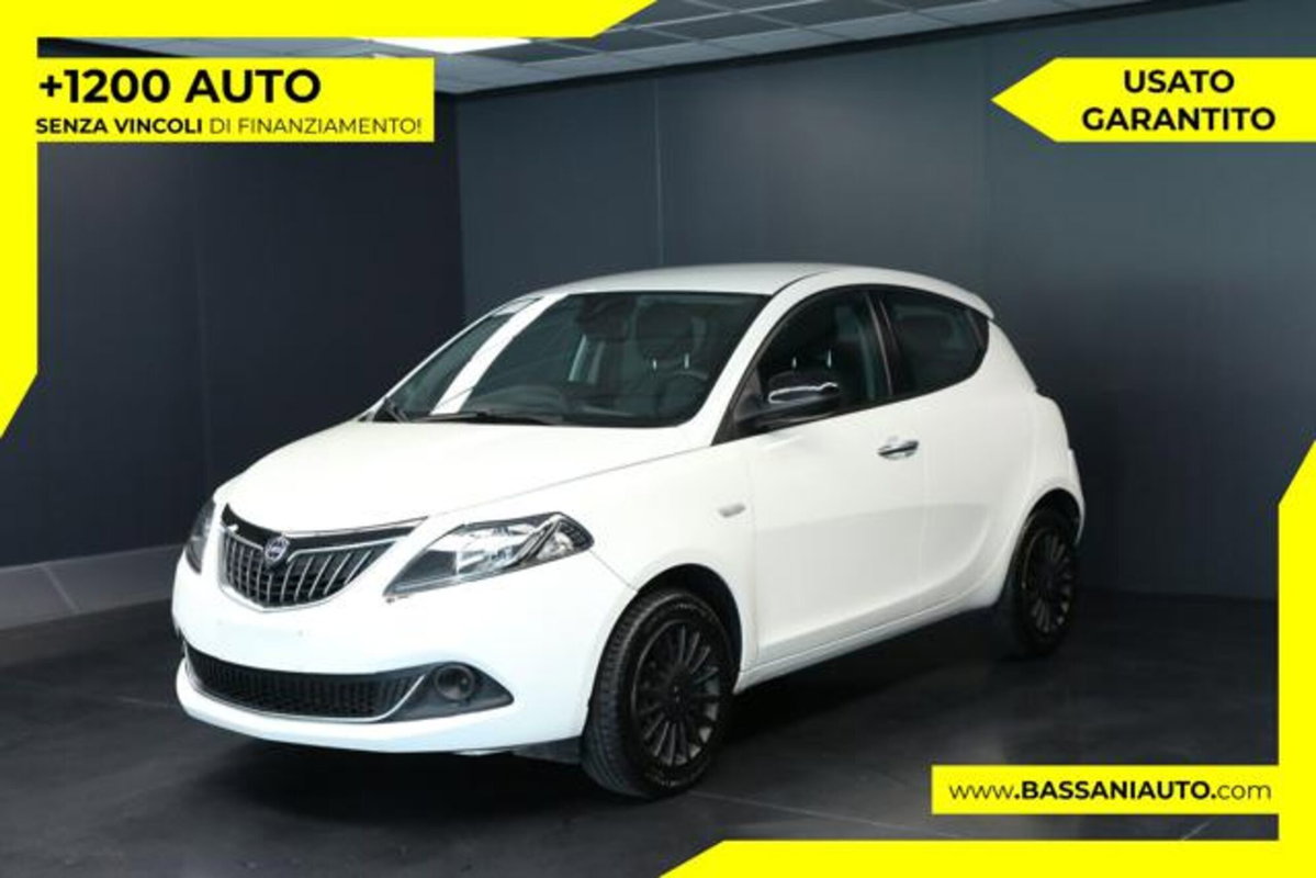 Lancia Ypsilon 1.0 FireFly 5 porte S&S Hybrid Ecochic Silver